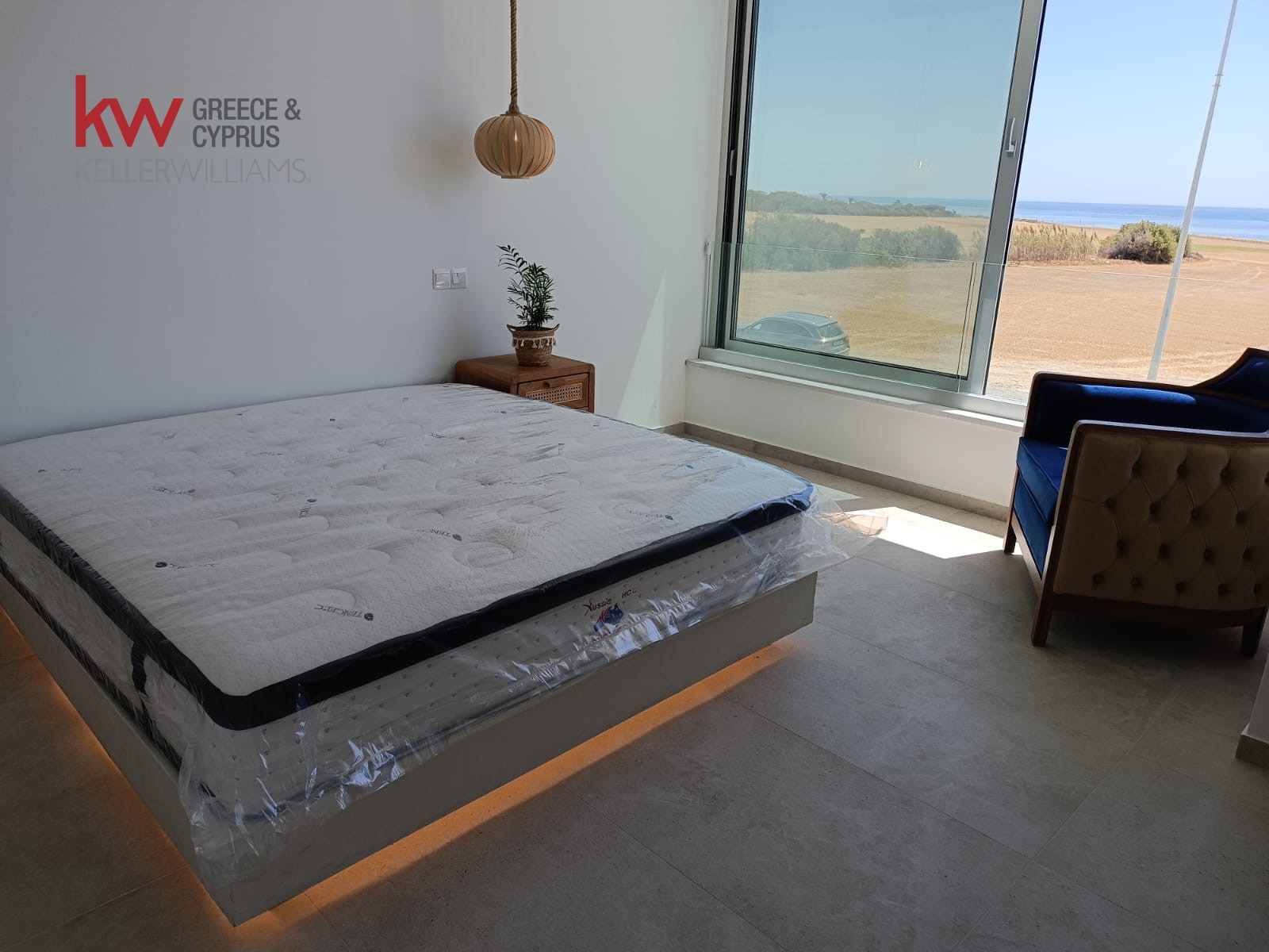 4-bed villa with pool and sea view in Perivolia, Larnaca photo 16