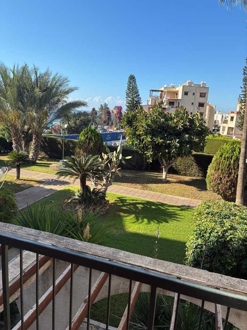 2-bed furnished apartment with pool in Agios Tychon, Limassol photo 2