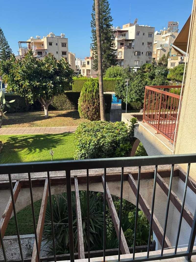2-bed furnished apartment with pool in Agios Tychon, Limassol photo 3