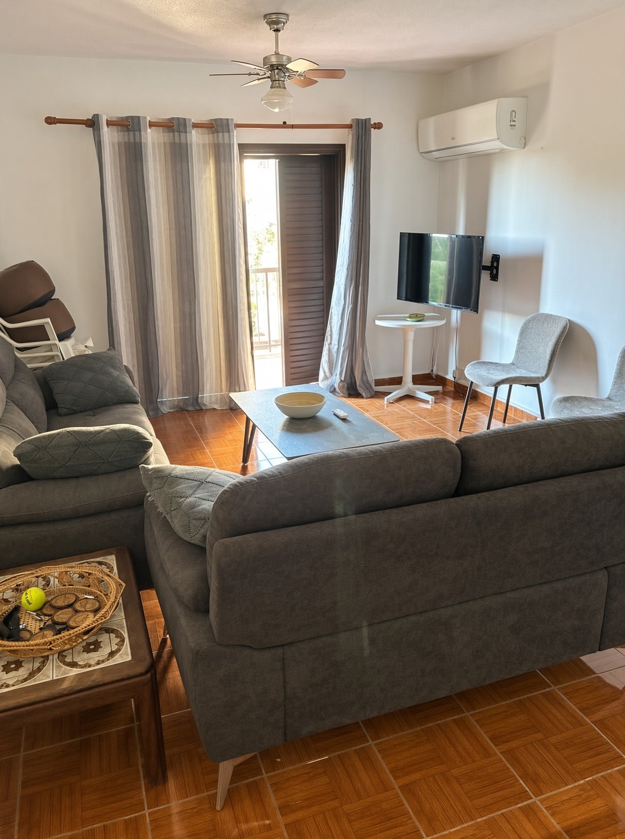 2-bed furnished apartment with pool in Agios Tychon, Limassol photo 6