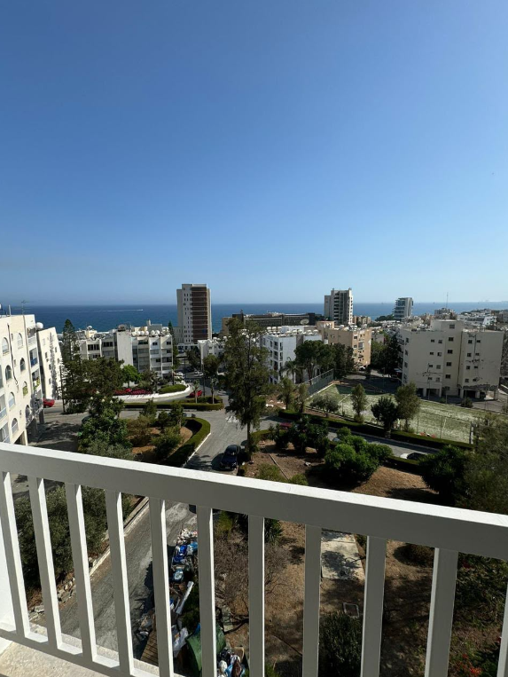 1-bed sea-view apartment in Agios Tychonas, Limassol photo 4