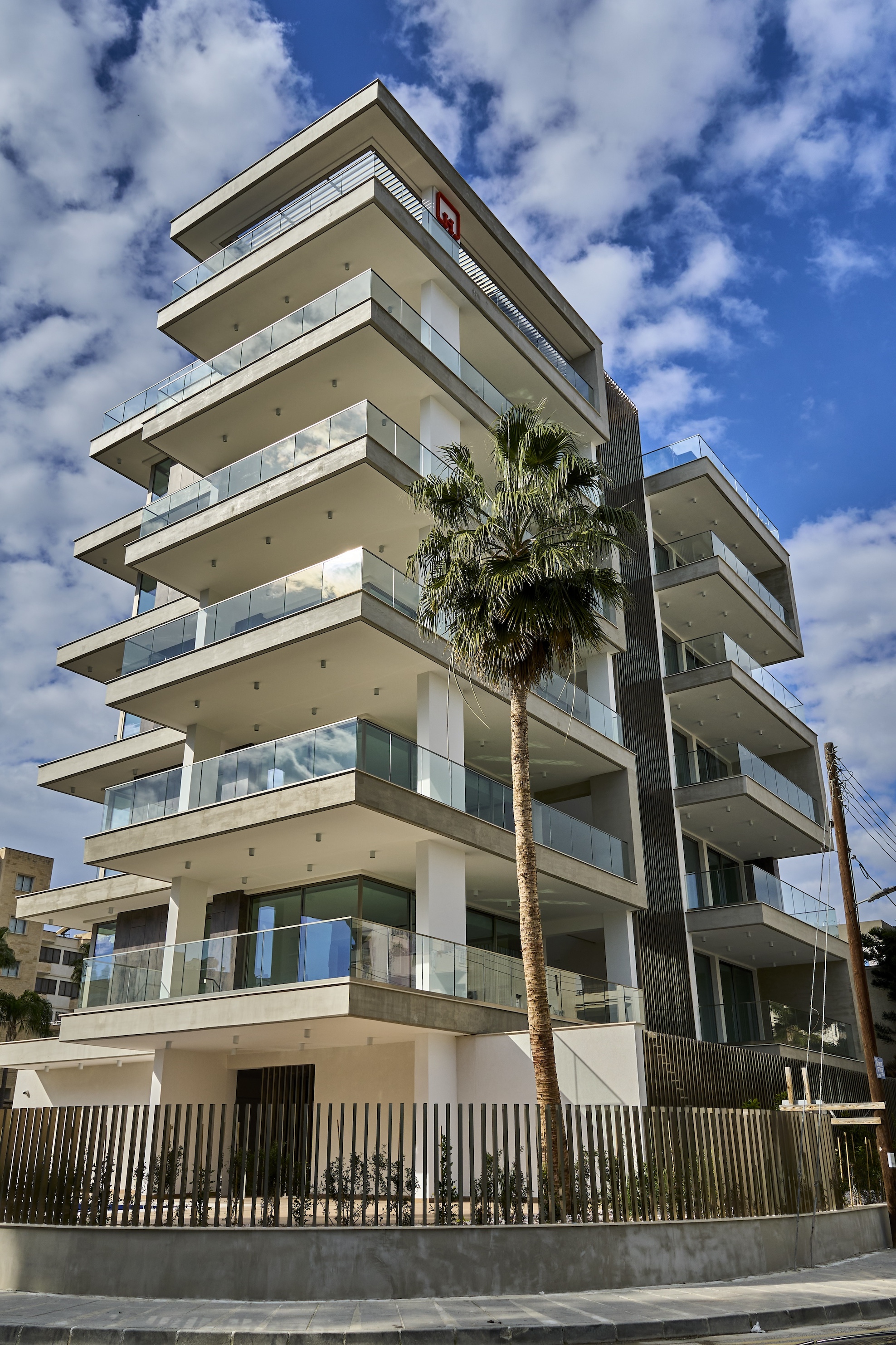 2-bed apartment with pool and garden in Germasogeia photo 1