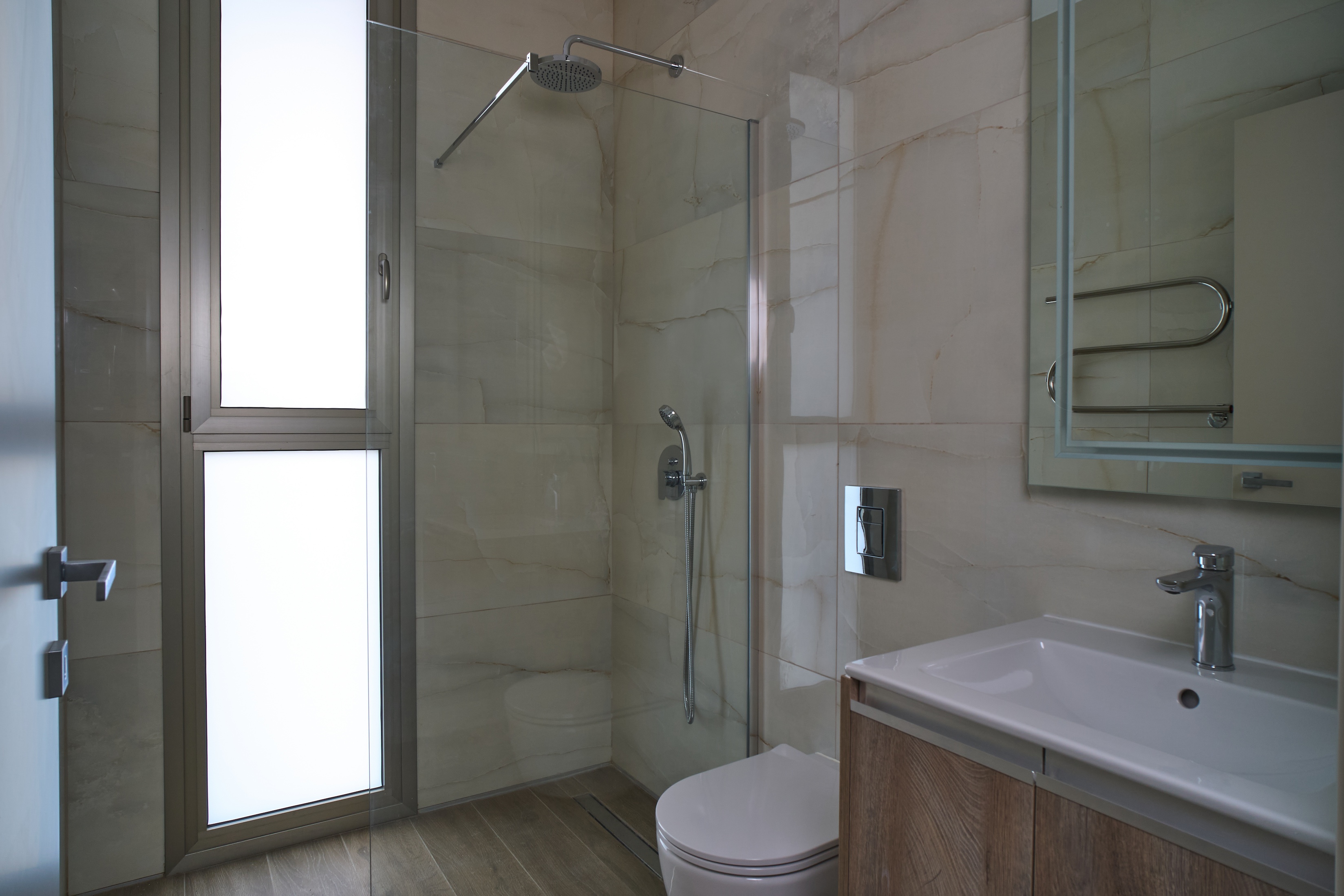 2-bed apartment with pool and garden in Germasogeia photo 8