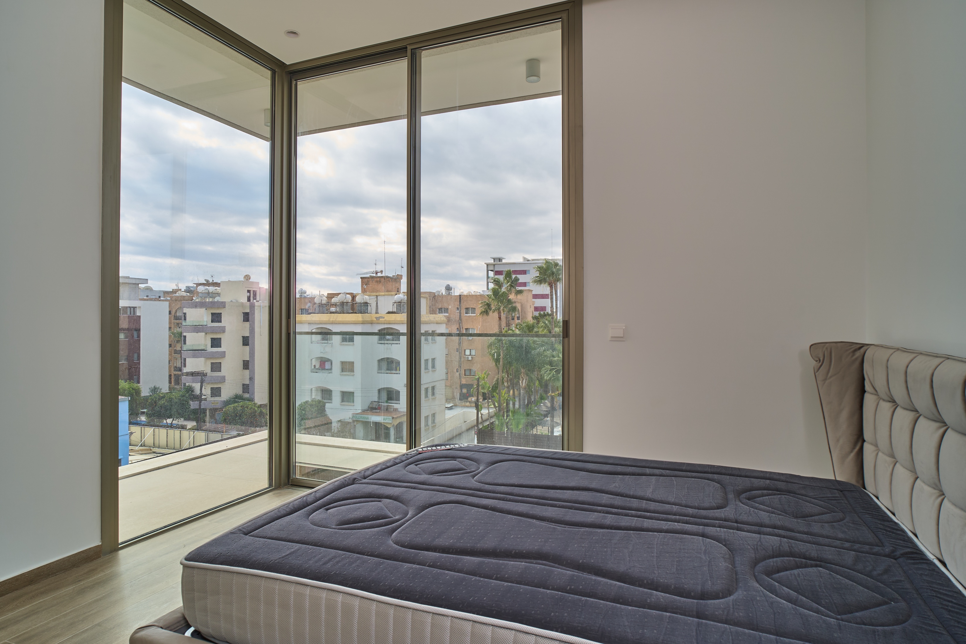 2-bed apartment with pool and garden in Germasogeia photo 7