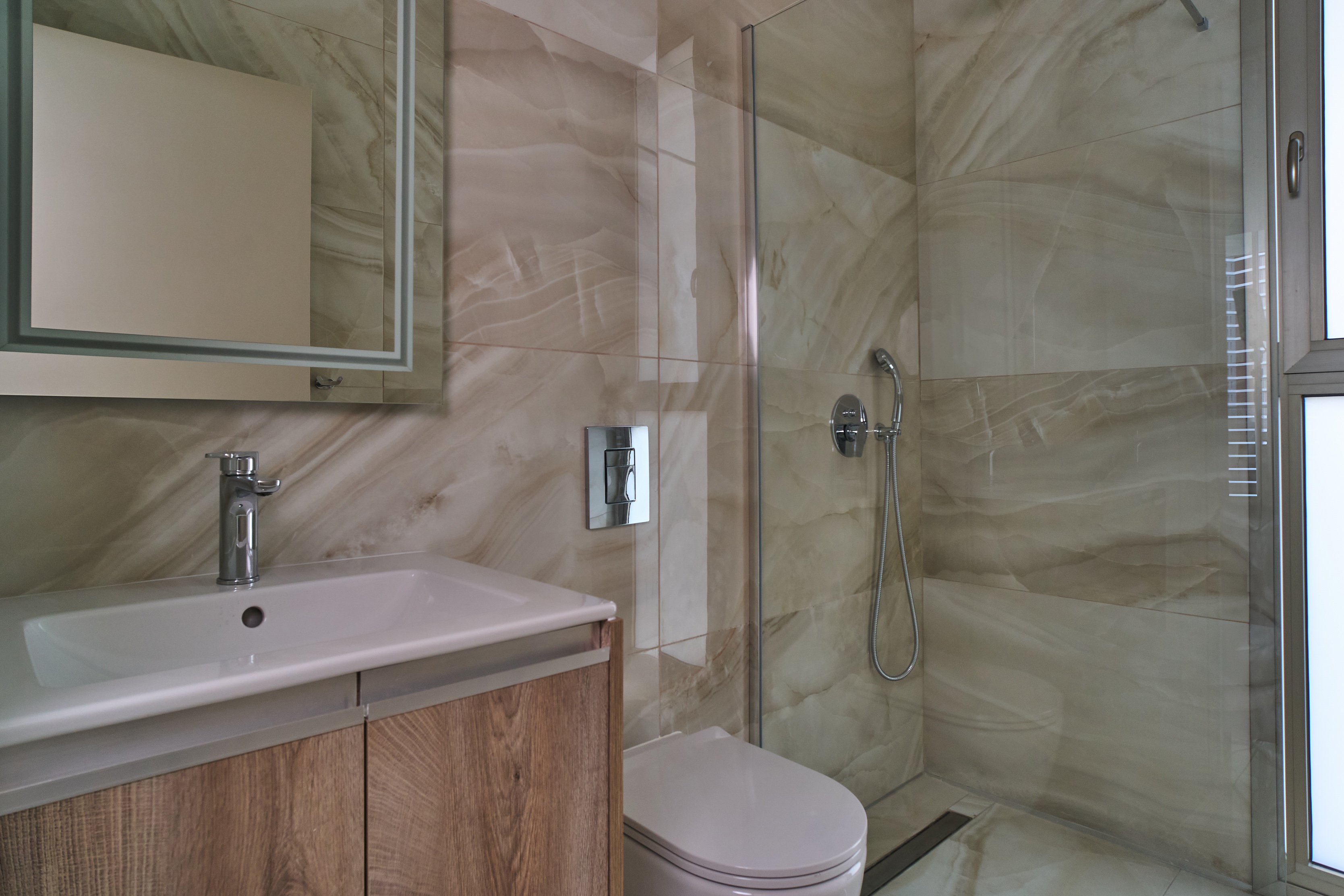 2-bed apartment with pool and garden in Germasogeia photo 12