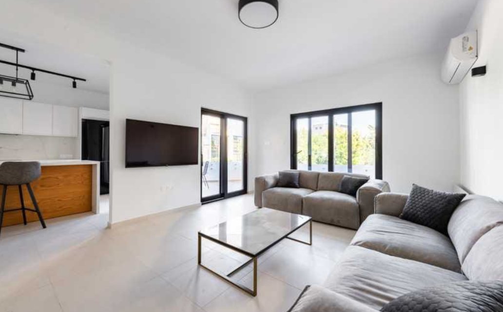 Modern 2-Bedroom Apartment in Agia Zoni, Limassol