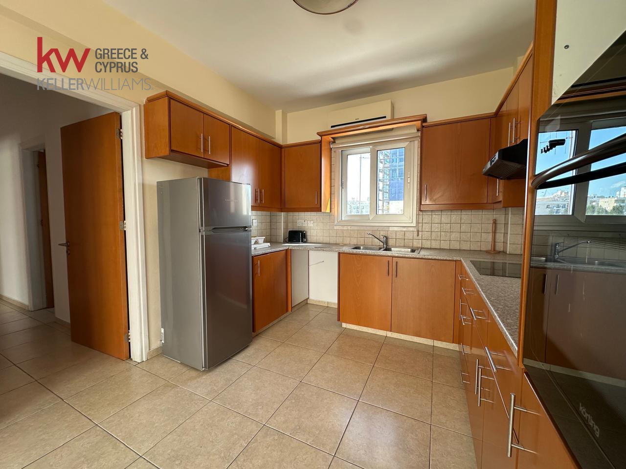 3-bed apartment with veranda on Kennedy Avenue, Nicosia photo 5