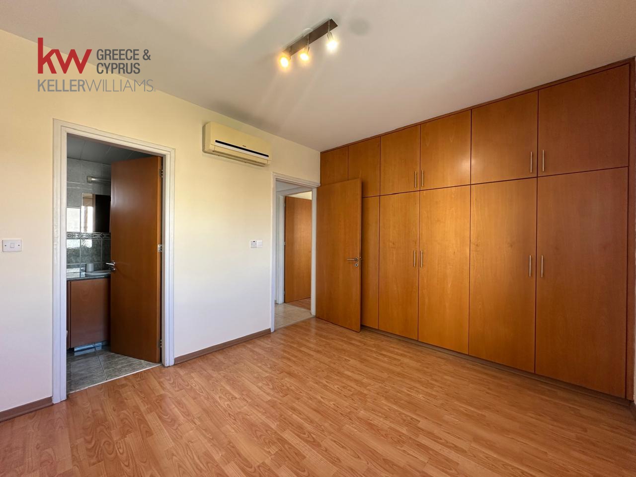 3-bed apartment with veranda on Kennedy Avenue, Nicosia photo 7