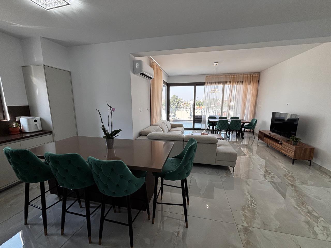 3-BEDROOM PENTHOUSE WITH ROOF GARDEN