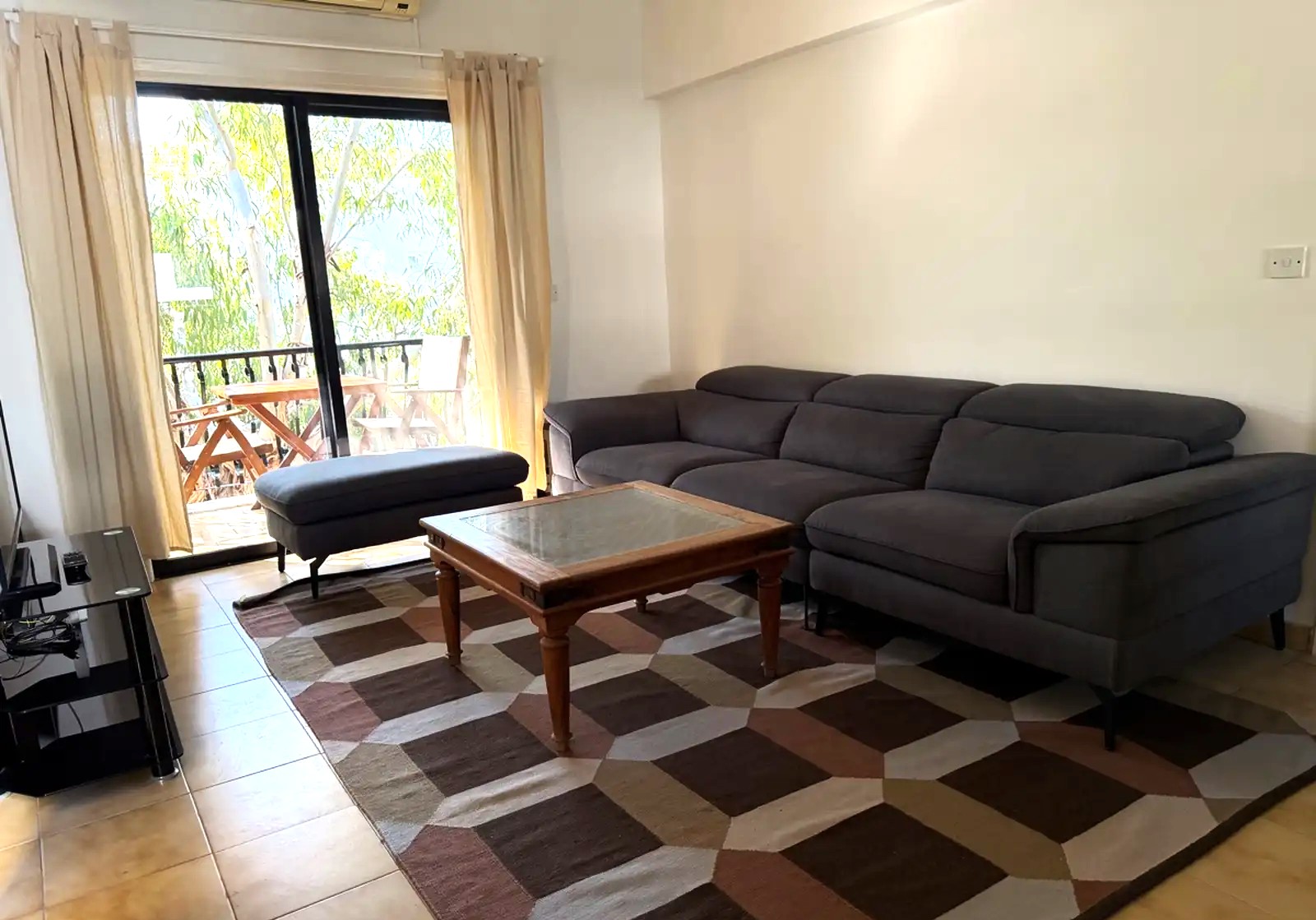 Two bedroom apartment by the sea