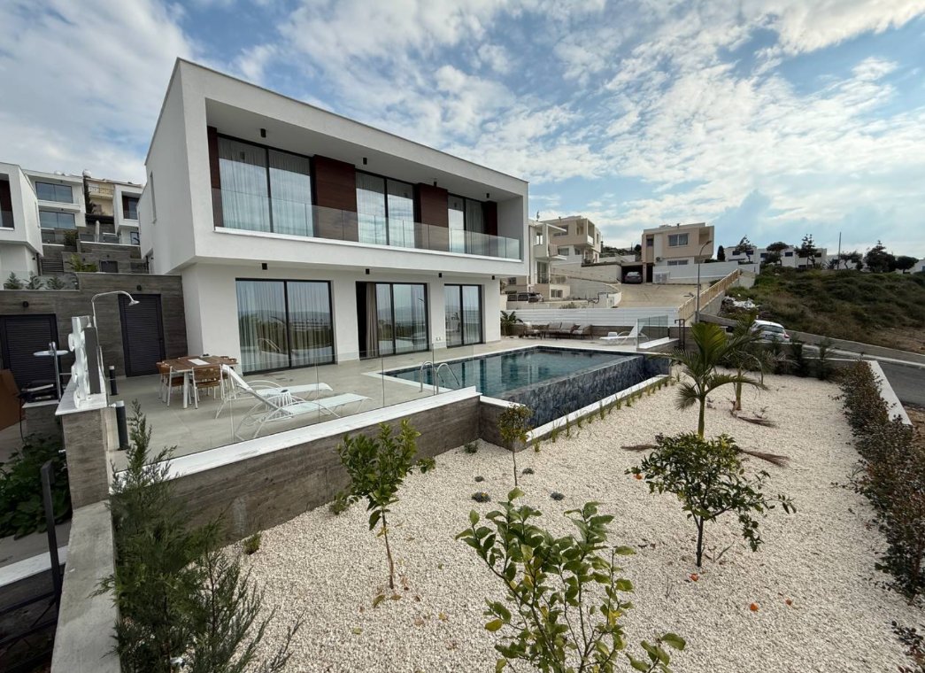 Spacious 3-Bedroom House in Chlorakas, Paphos